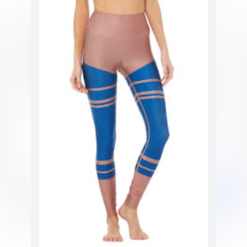 Alo Yoga Airlift High waist Legging. In Cherry Cola. Size S